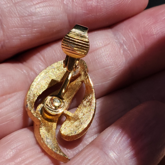 Vintage 'Flame' Clip-on Earrings - Picture 7 of 9